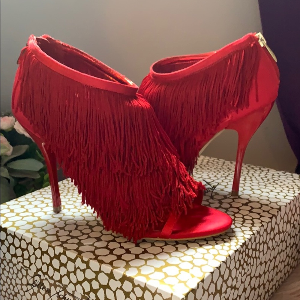 👠💃🏻 NWT Red Tassel Heels 👠 💃🏻❣️